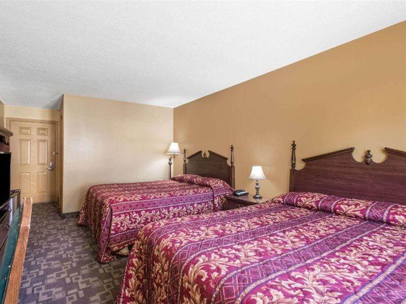 Knights Inn Hadley Экстерьер фото