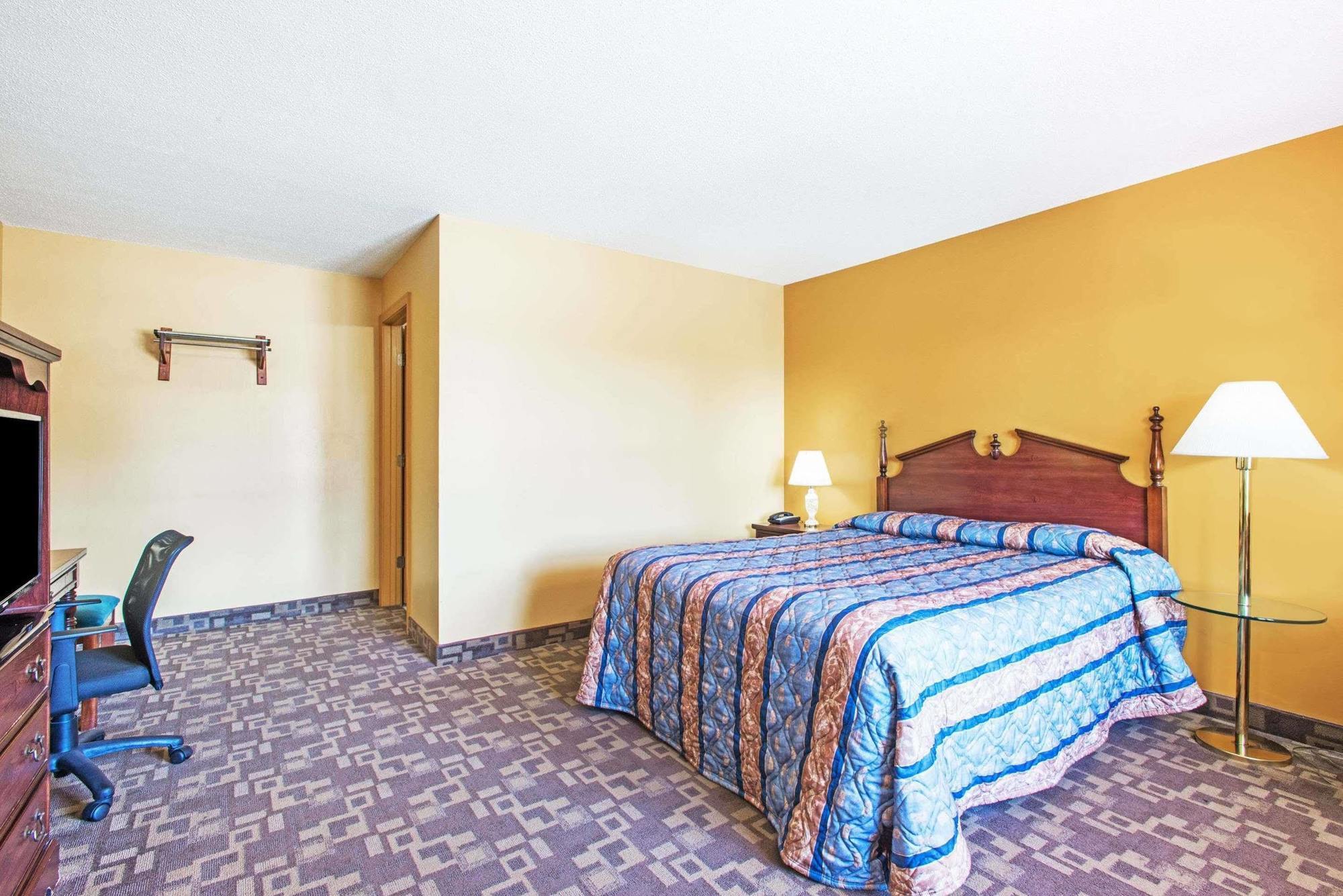 Knights Inn Hadley Экстерьер фото